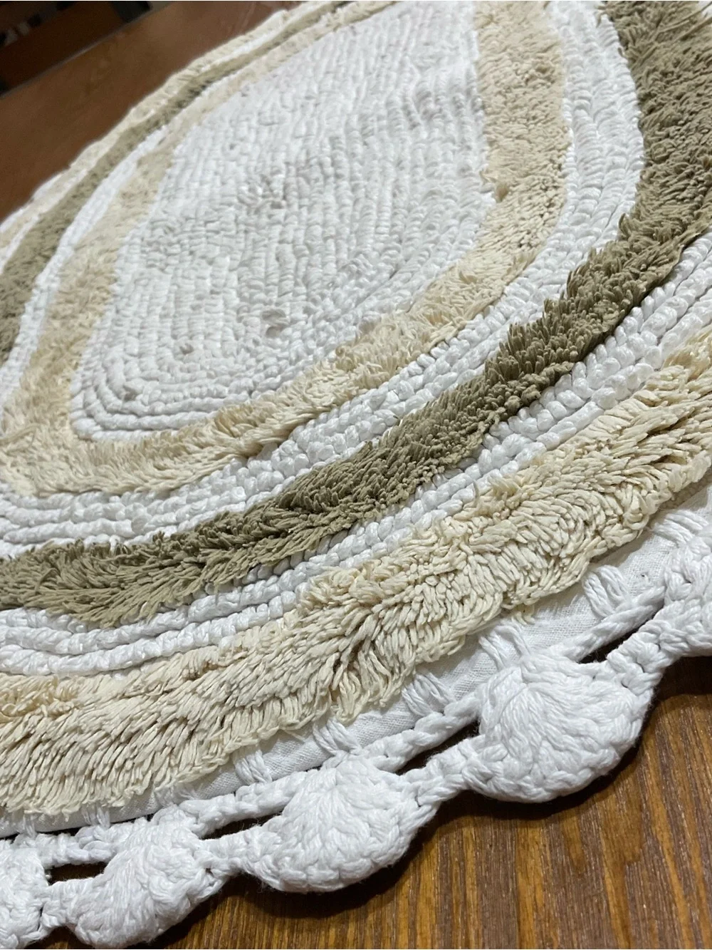 2 pc vintage Mid century Crochet Trim bathroom rug set - Cream & White